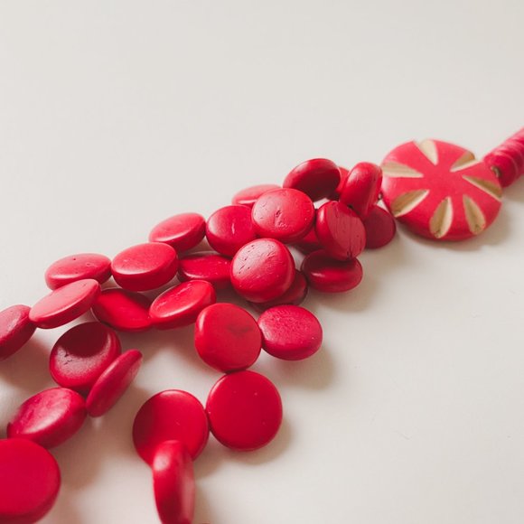Vintage Wood Bright Red Candy Round Disc Beaded Statement Bold Bib Necklace - Picture 7 of 11